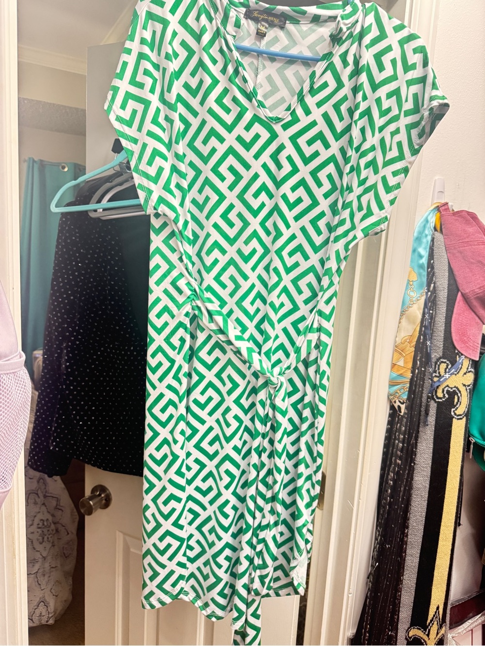 Lexington Avenue NYC medium Green & White Geometric Tie-Waist Women’s Dress